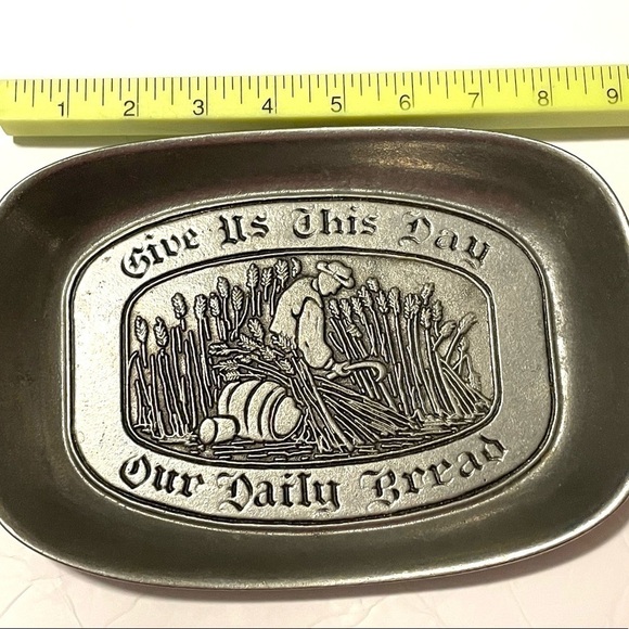 Pewter bread tray Wilton Columbia PA USA Our daily bread farmer harvesting wheat - Picture 3 of 8